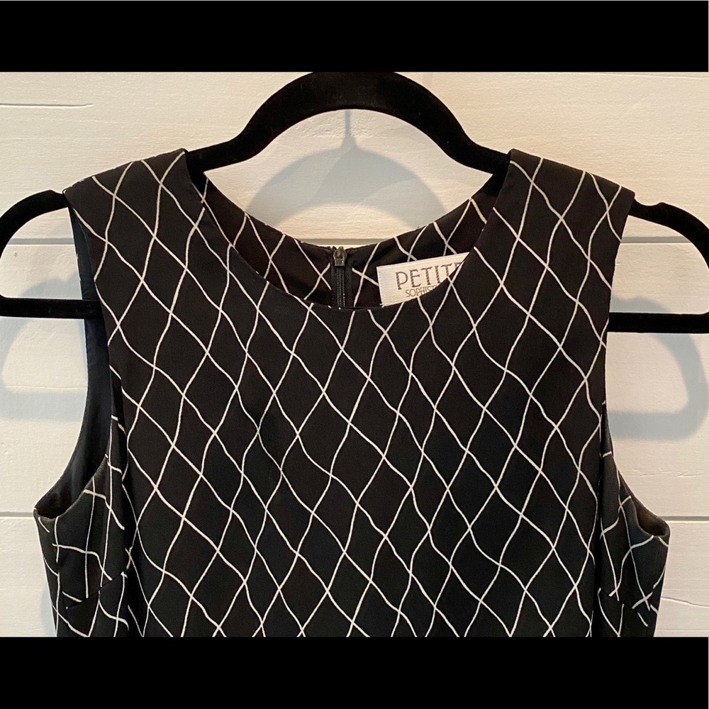 Dress - sleeveless